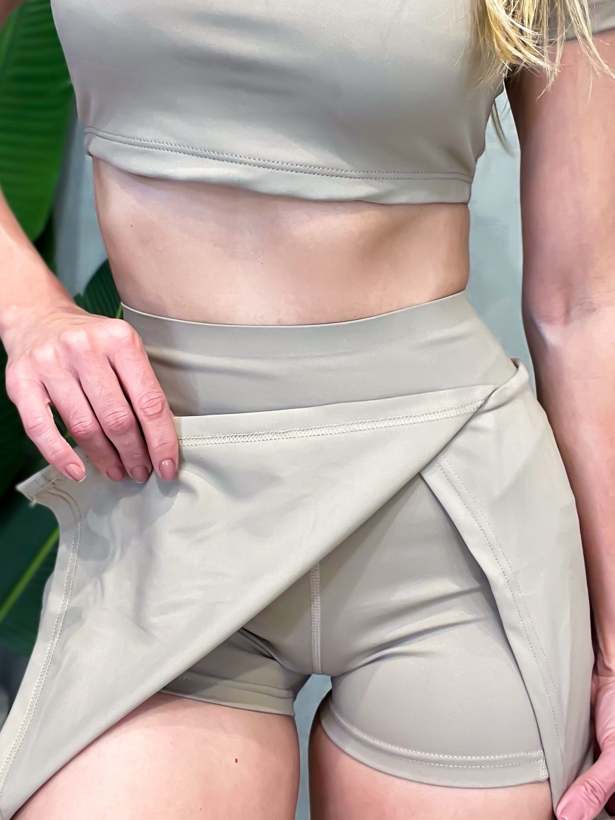 Conjunto Fitness em Poliamida Cropped e Shorts Saia Amanda Ref. 1610