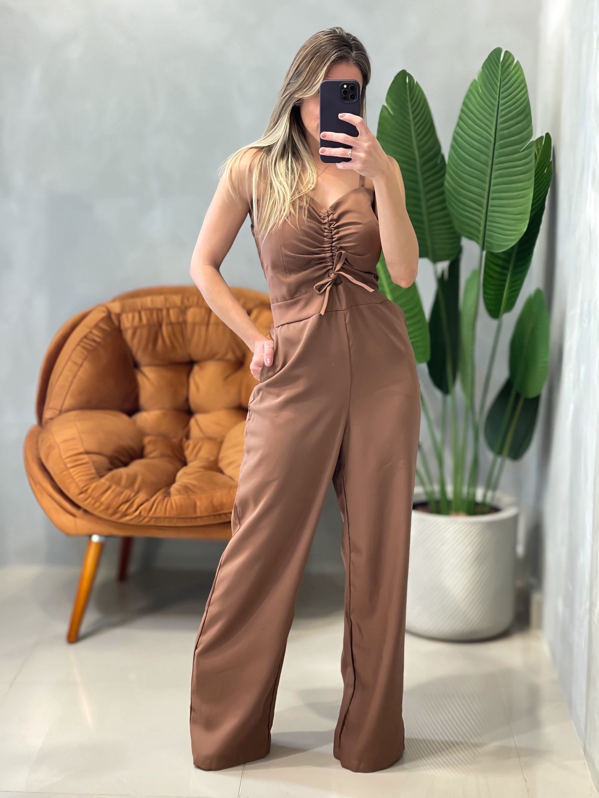 Macacão Pantalona em Alfaiataria Marrant de Alça com Lastex Ellen Ref. 1631