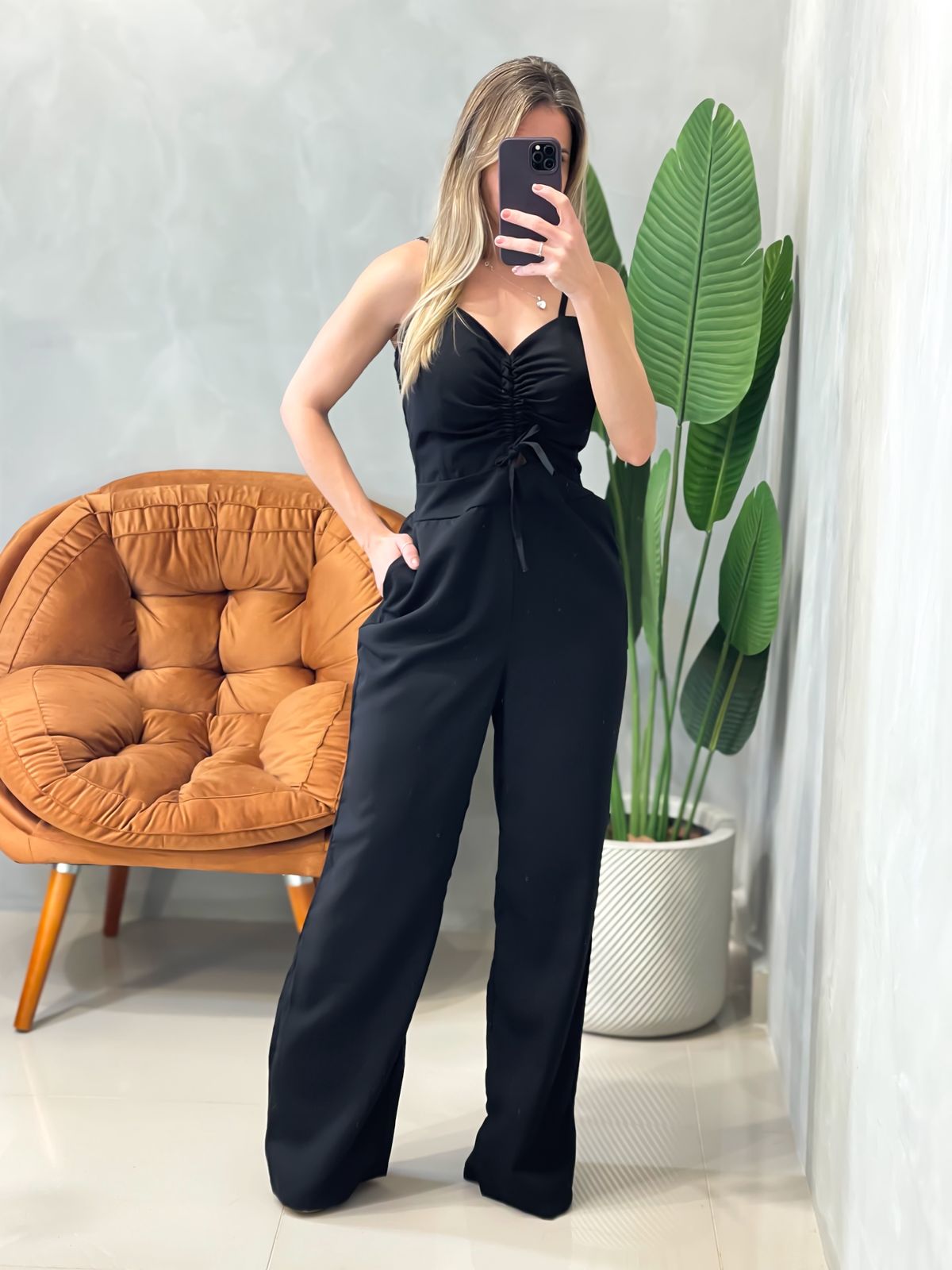 Macacão Pantalona em Alfaiataria Marrant de Alça com Lastex Ellen Ref. 1631